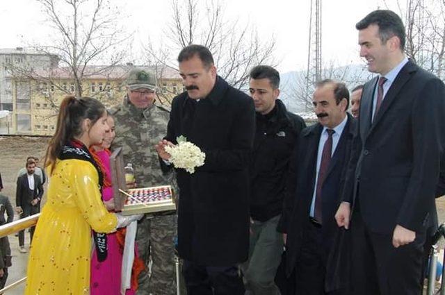 Vali Akbıyık’tan Derecik ve Şemdinli ilçelerine ziyaret