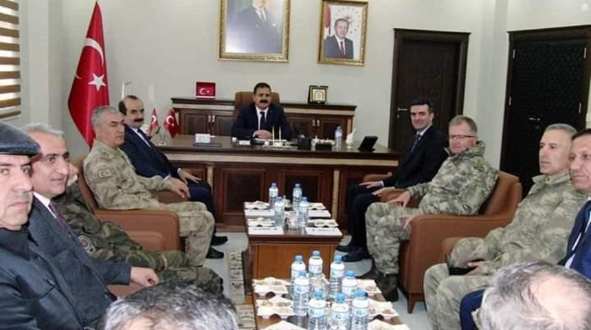 Vali Akbıyık&rsquo;tan Derecik ve Şemdinli il&ccedil;elerine ziyaret