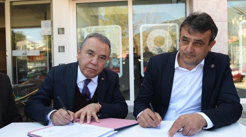 Başkan B&ouml;cek, kadrolu iş&ccedil;ilerin g&uuml;nl&uuml;k taban &uuml;cretlerini y&uuml;kseltti