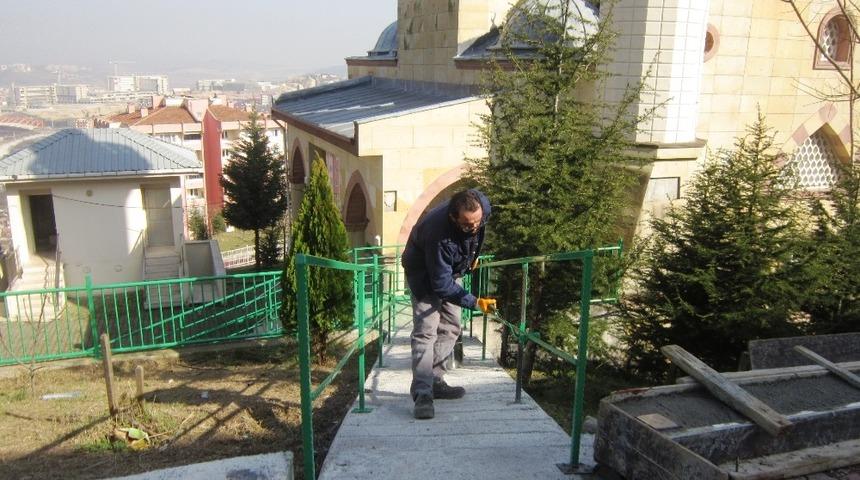 İzmit’te yol çalışmaları sürüyor