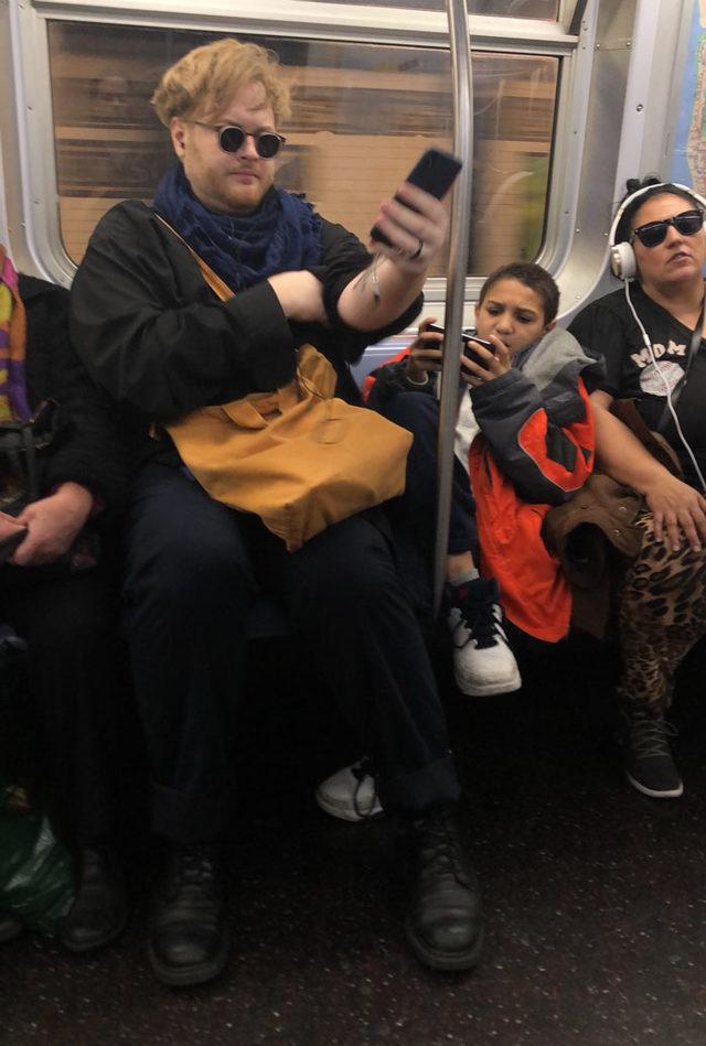 kid-refuses-guy-sits-metro-spoiled-kid-2-5c88b07f5599d__700