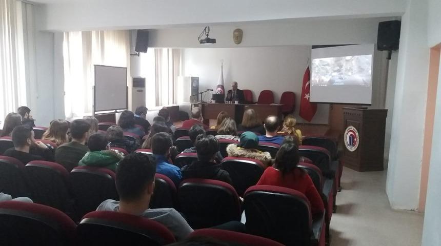 Biga MYO&rsquo;da &rsquo;Deprem ve Deprem Ger&ccedil;eği&rsquo; konulu konferans