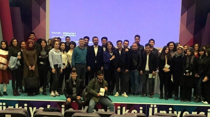 Kırşehir&rsquo;li yazar Tolga Akpınar, KAE&Uuml;&rsquo;sinde  konferans verdi