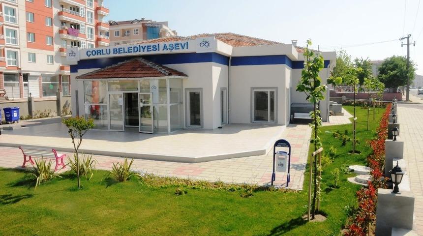 Sefer taslarıyla umut ve sevgi dağıtıyorlar