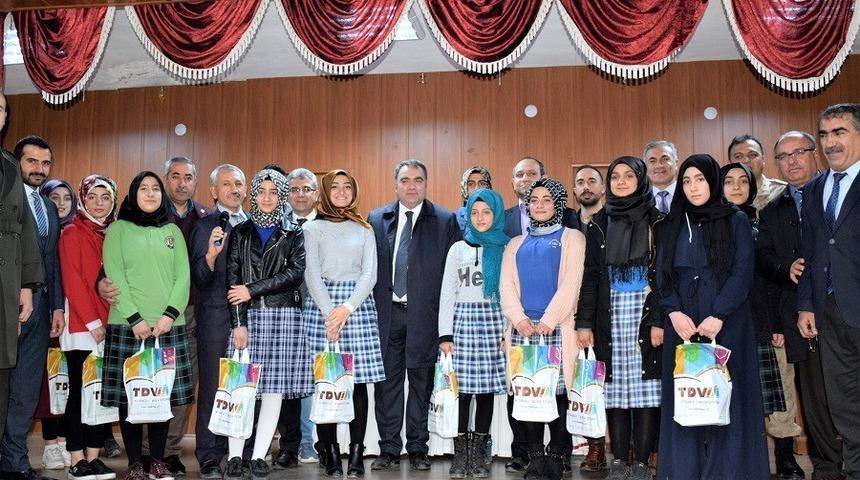 Palu&rsquo;da "&Ccedil;anakkale Şehitlerine" şiir okuma yarışması