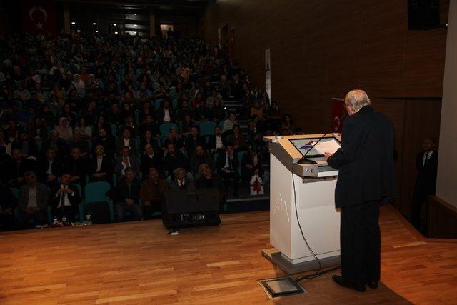 AİÇÜ’de “Milletin Sesi Mehmet Akif Ersoy ve İstiklal Marşımız” konferansı