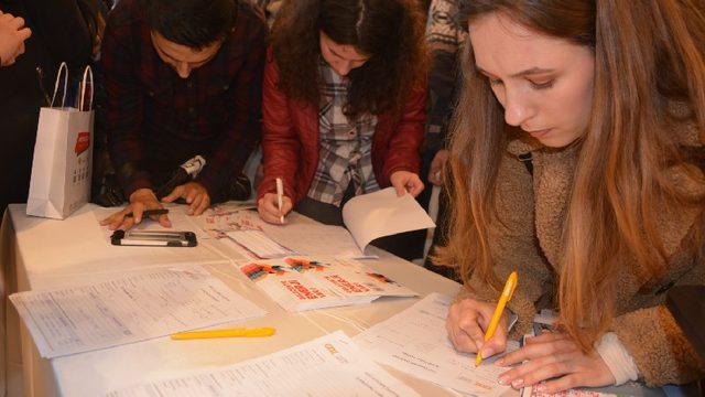 Aydem ve Gediz, Ege Bölgesi Kariyer Fuarı’nda öğrencilerle buluştu