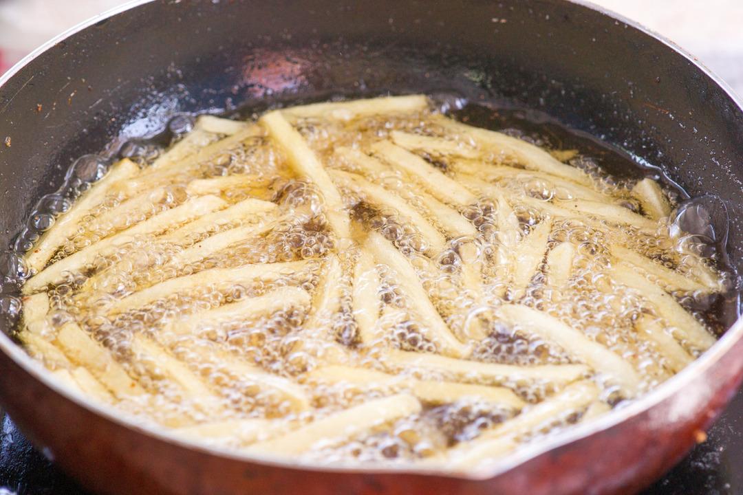 Kızartma yaparken hepimizin d&uuml;şt&uuml;ğ&uuml; 5 hata