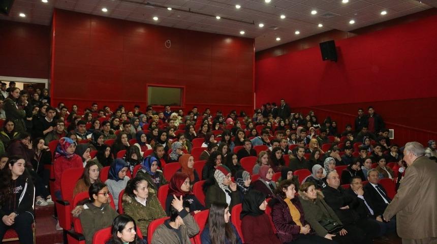 Prof. Dr. Kural: &ldquo;Sigarayı ağzına g&ouml;t&uuml;ren gen&ccedil; daha bırakamıyor&rdquo;