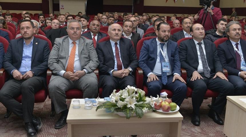 Karaman&rsquo;da elma &ccedil;alıştayı d&uuml;zenlendi