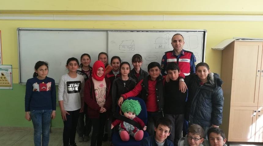 Jandarmadan &ouml;ğrencilere trafik eğitimi