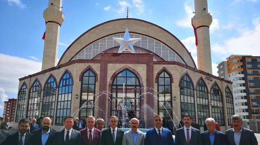 Ayyıldız Camii ibadete a&ccedil;ıldı