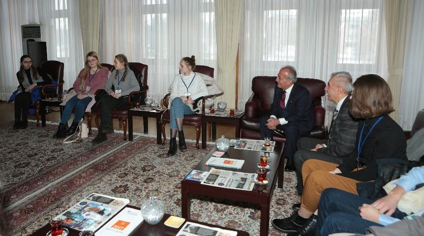 Misafir Öğrenciler, Rektör Çomaklı ile bir araya geldi