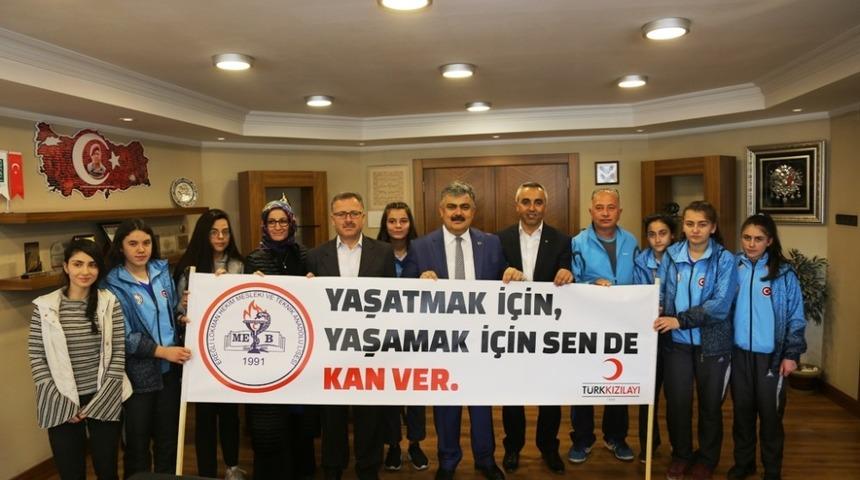 Başkan &Ouml;zg&uuml;ven: &ldquo;Okullarımızın ve &ouml;ğrencilerimizin her zaman yanındayız&rdquo;