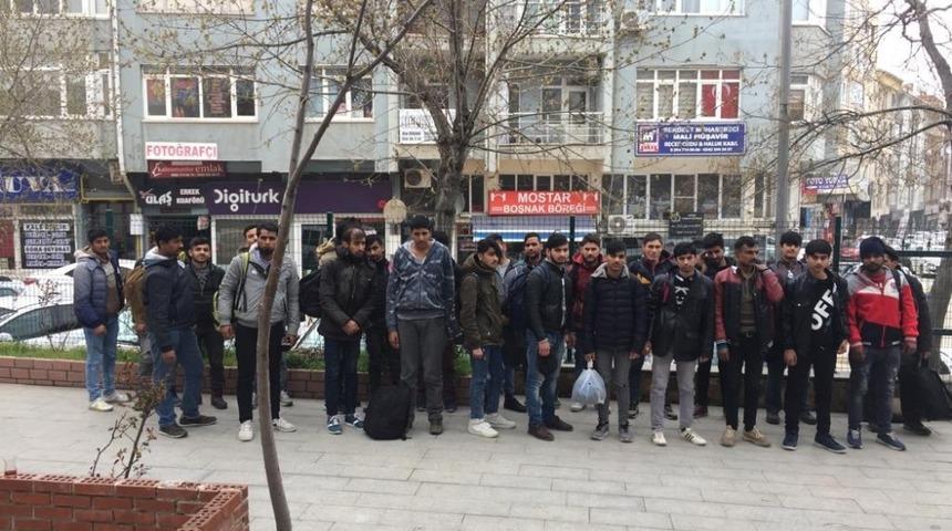 Keşan&rsquo;da 49 ka&ccedil;ak g&ouml;&ccedil;men yakalandı