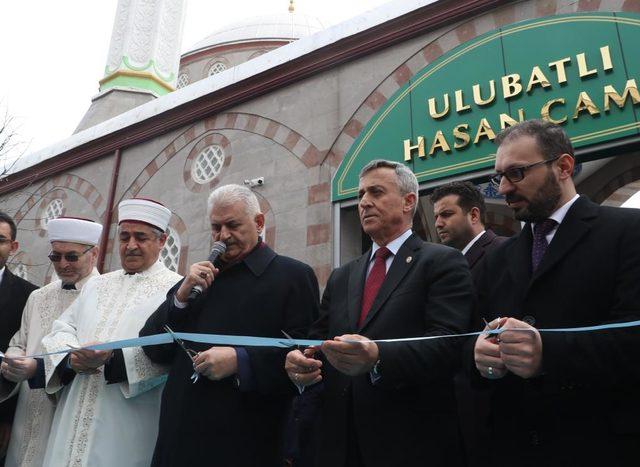 Binali Yıldırım, Seyrantepe'de yaptırılan caminin açılışına katıldı