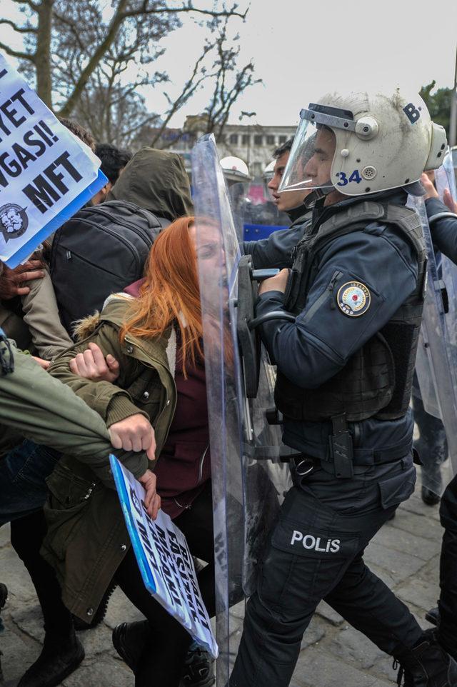 Beyazıt'ta eylem yapan gruba polis müdahalesi 