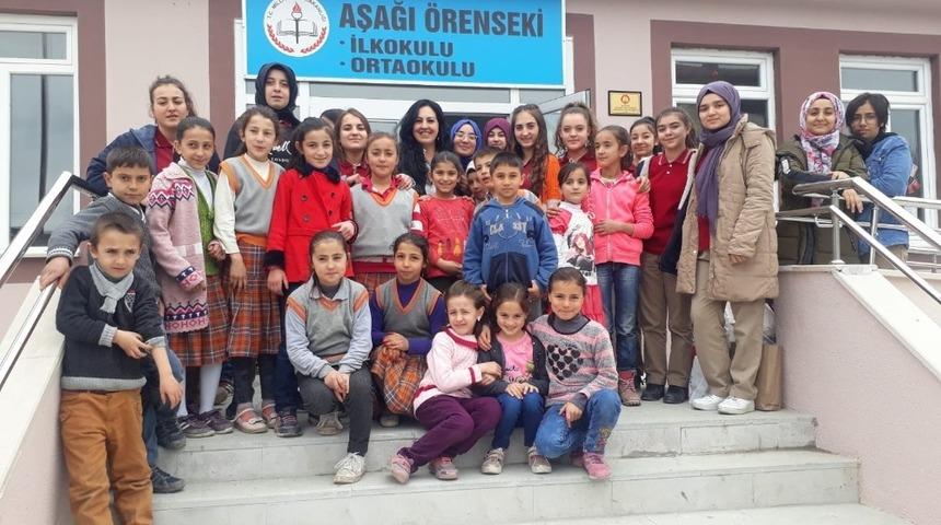 Lise &ouml;ğrencilerinden k&ouml;y okuluna yardım