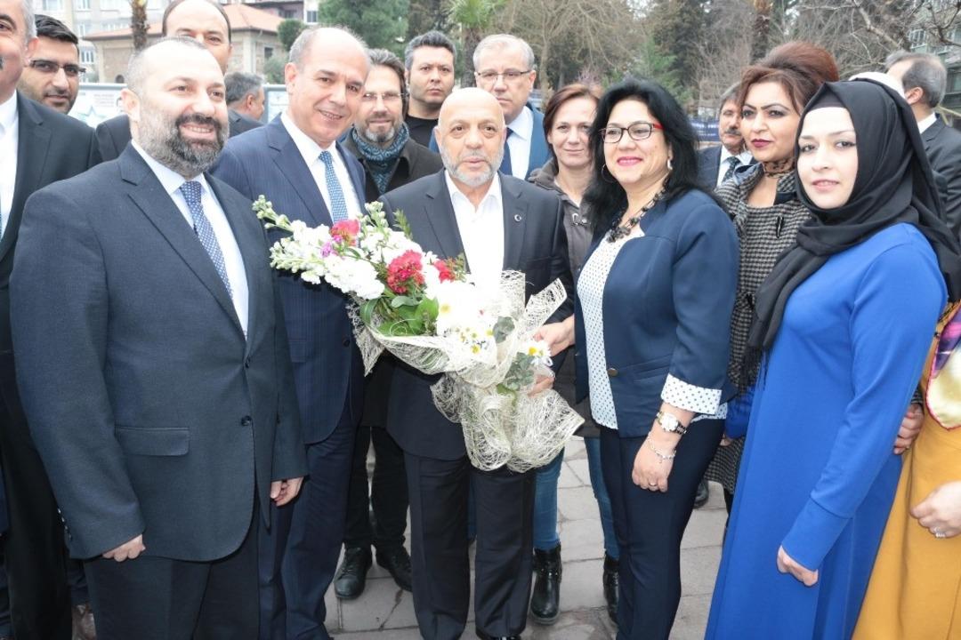 Balıkesir B&uuml;y&uuml;kşehir Belediyesinde toplu s&ouml;zleşme sevinci