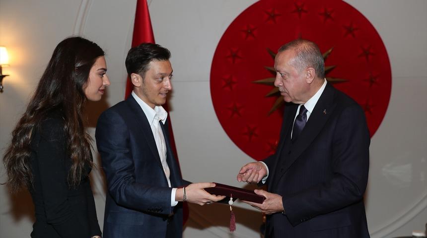 Mesut Özil'e 'Erdoğan' tepkisi!