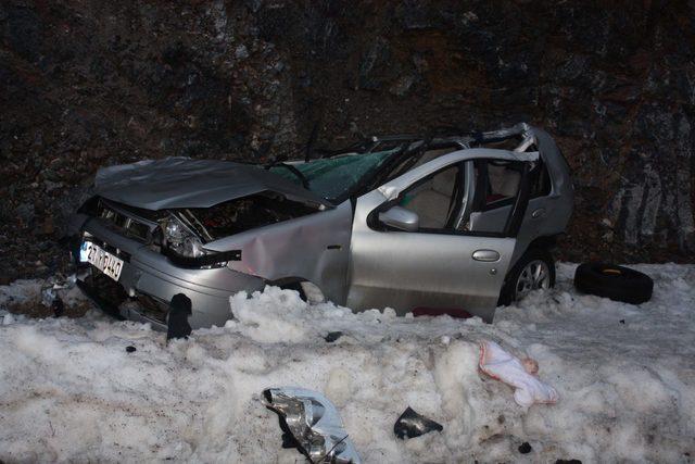 Adıyaman'da otomobil şarampole devrildi: 1ölü, 1'i bebek 2 yaralı