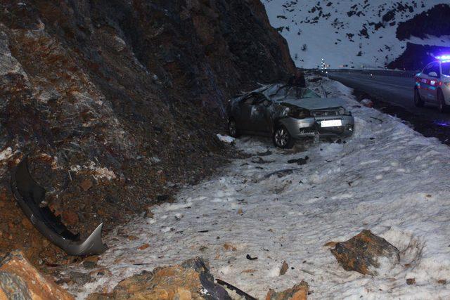 Adıyaman'da otomobil şarampole devrildi: 1ölü, 1'i bebek 2 yaralı