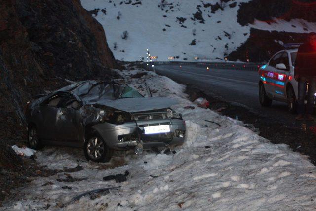 Adıyaman'da otomobil şarampole devrildi: 1ölü, 1'i bebek 2 yaralı