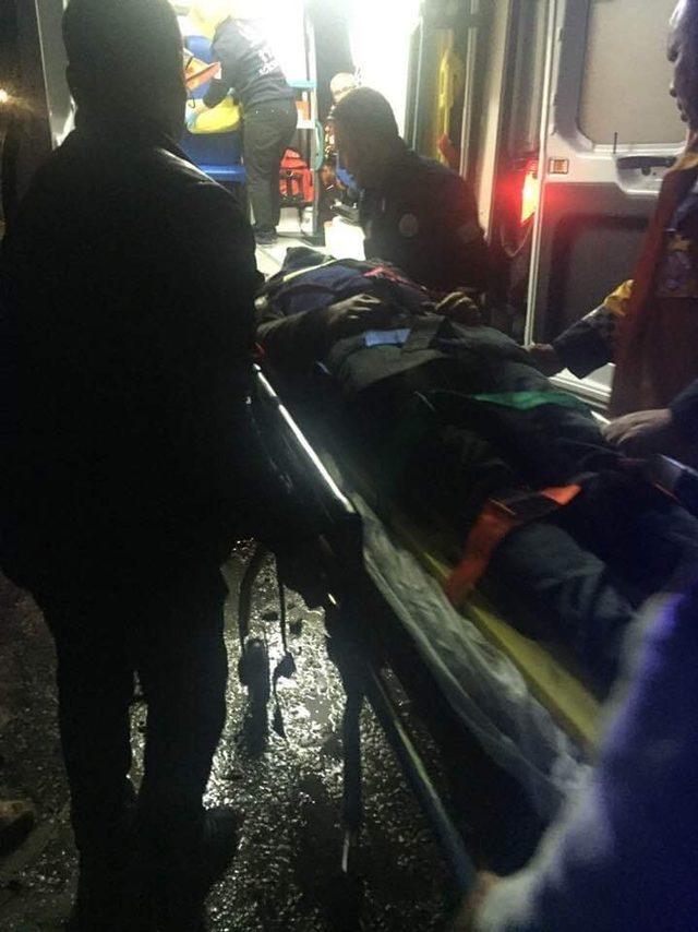 Osmaniye’de MHP seçim minibüsü kaza yaptı 2 yaralı