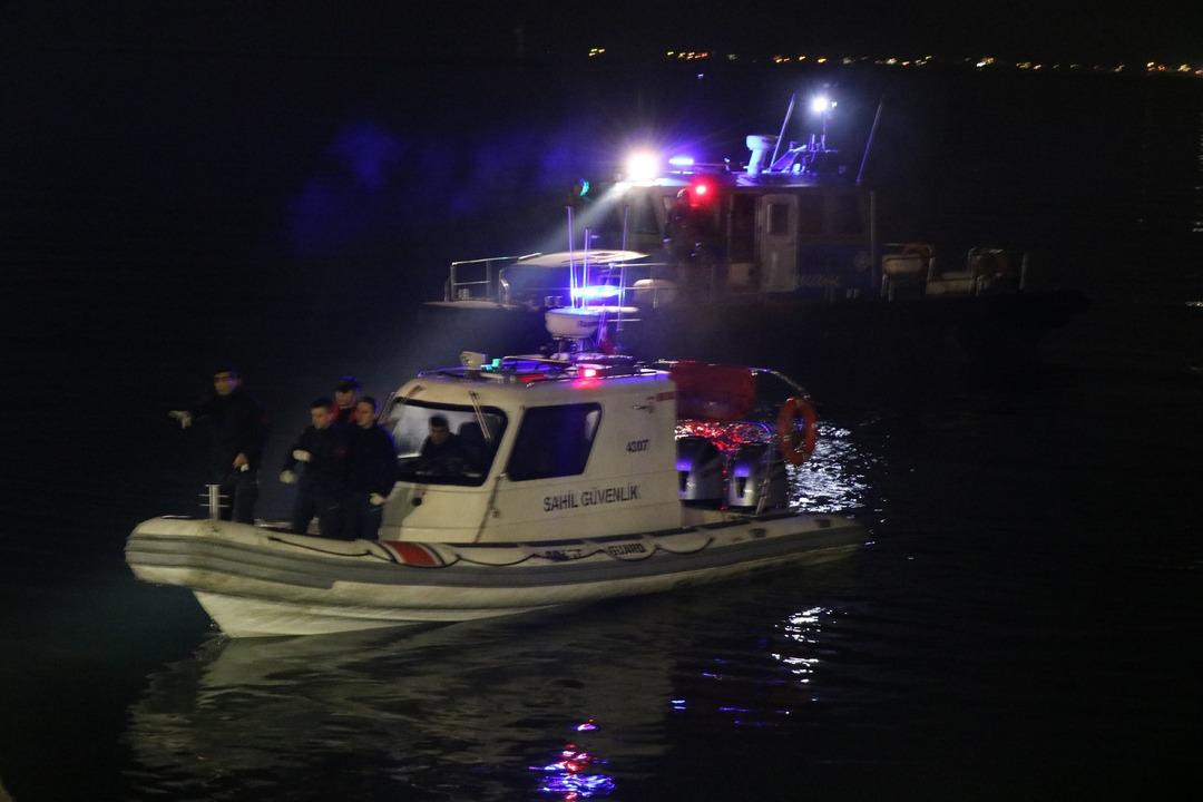 &Uuml;sk&uuml;dar'da denizde erkek cesedi bulundu
