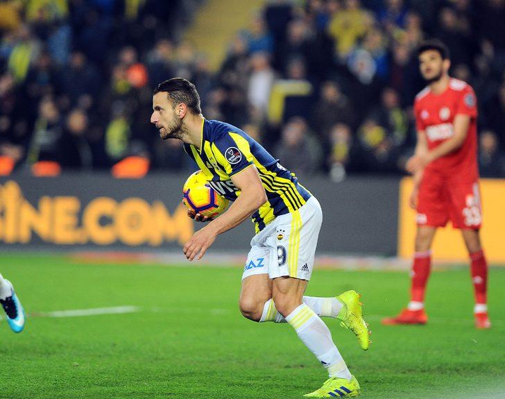 Rıdvan Dilmen'den sert tepki: Fenerbahçe formasına yakışmıyor G4