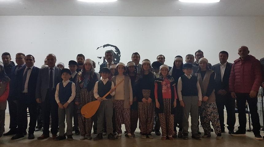 G&ouml;l&rsquo;de Neşet Ertaş r&uuml;zgarı