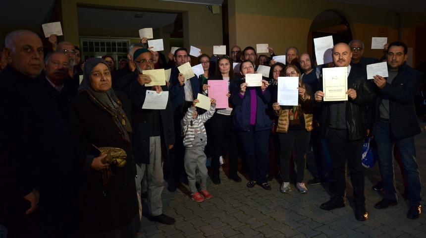 M&uuml;nevver Karabulut cinayetinin kan parası, aileleri evinden etti