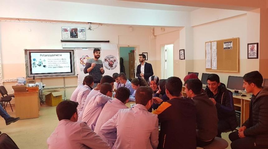 BE&Uuml; &ouml;ğrencisinden robotik eğitimi