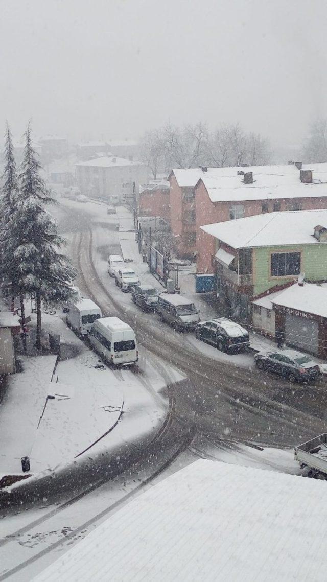 Hakkari ve Çukurca’da kar yağışı