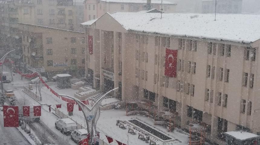 Hakkari ve &Ccedil;ukurca&rsquo;da kar yağışı