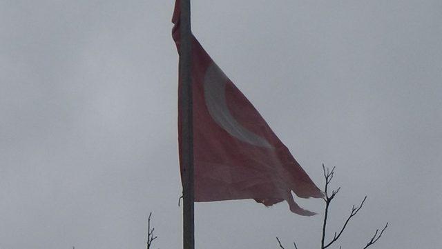 85 yaşındaki Azime Akbulut’un bayrak isteğine Belediye Başkanı duyarsız kalmadı