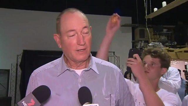 Avustralyalı ırk&ccedil;ı senat&ouml;re  yumurtalı  protesto 2