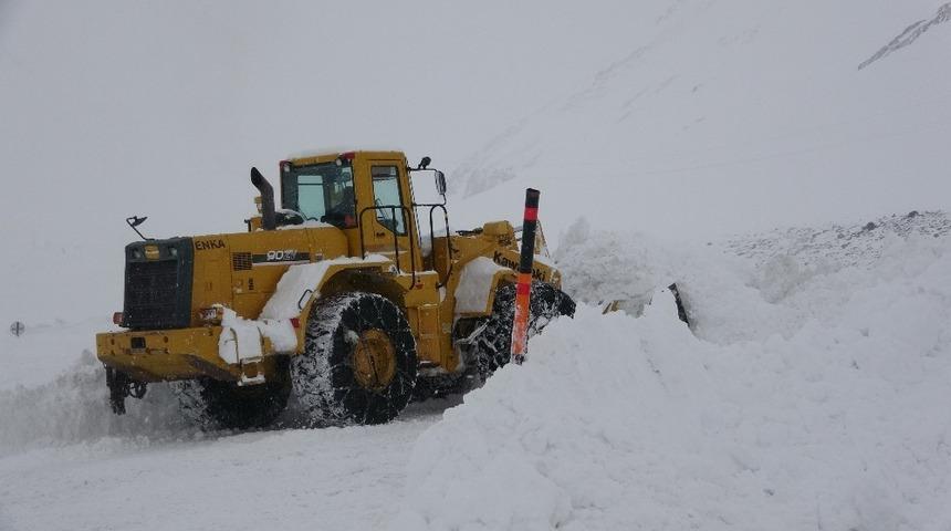 Van&rsquo;da 20 yerleşim yeri ulaşıma kapandı