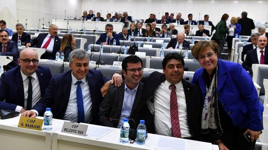 Mecliste duygusal veda