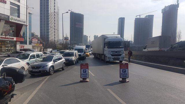 Küçükçekmece'de iş makinesi doğalgaz borusunu patlattı (1)