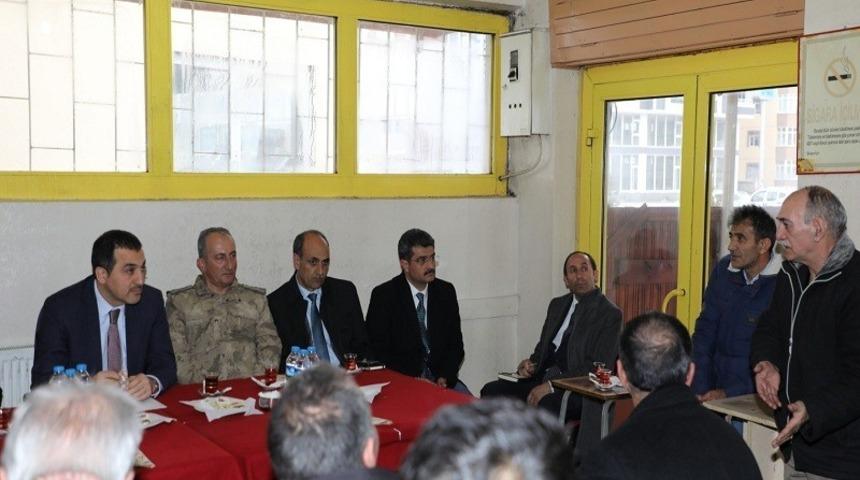 Vali &Ouml;ks&uuml;z,  Yenişehir Mahallesi&rsquo;nde vatandaşlarla buluştu