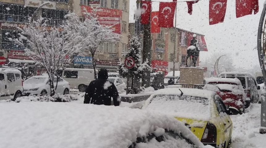 Hakkari&rsquo;de Mart ayında kar s&uuml;rprizi