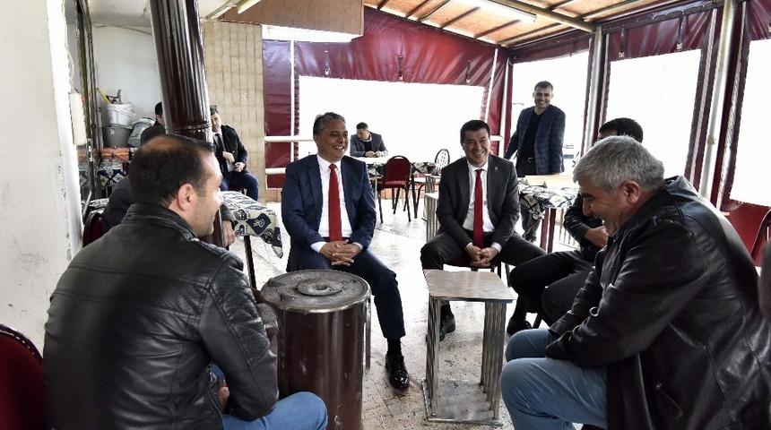 Başkan Uysal, kahvehaneleri ziyaret etti