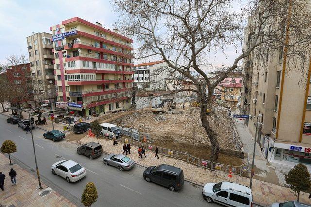 PAÜ Hastaneleri’nin eski binasının yıkımında sona gelindi