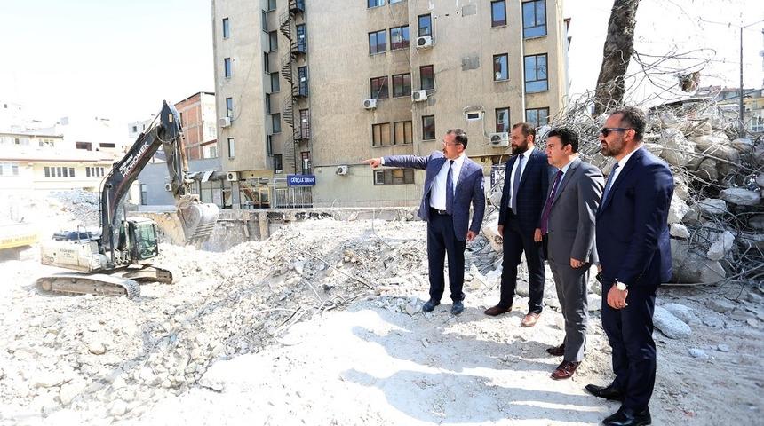 PA&Uuml; Hastaneleri&rsquo;nin eski binasının yıkımında sona gelindi