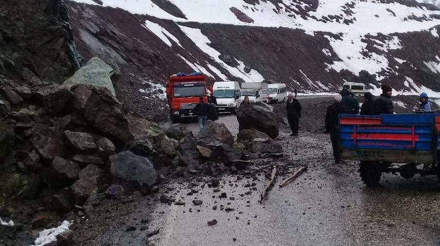 Sincik Malatya yoluna kaya d&uuml;şt&uuml;