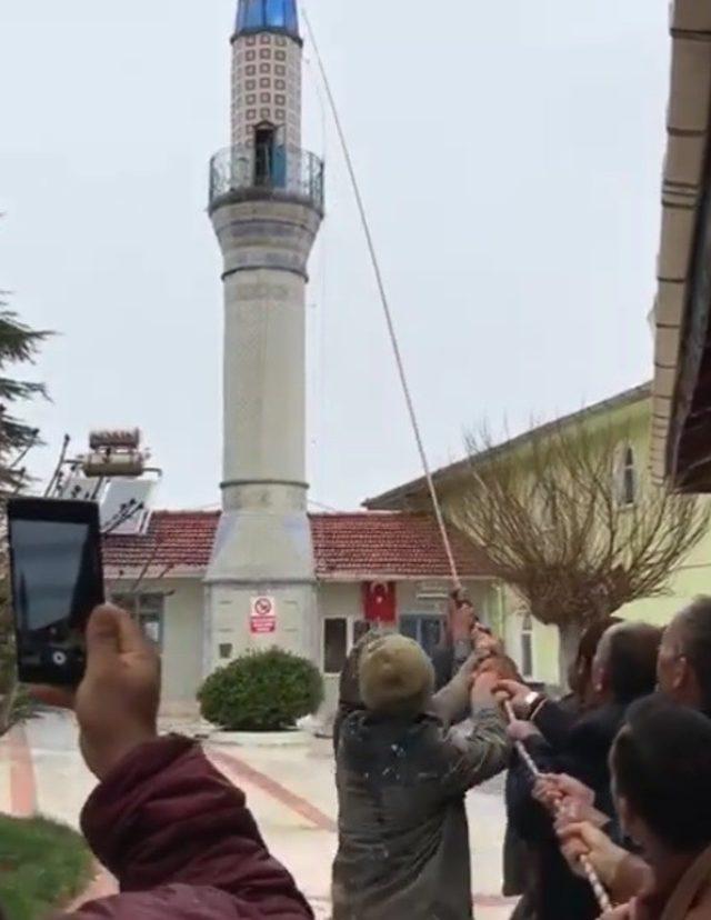 Minare ustasının hassasiyeti saniye saniye görüntülendi