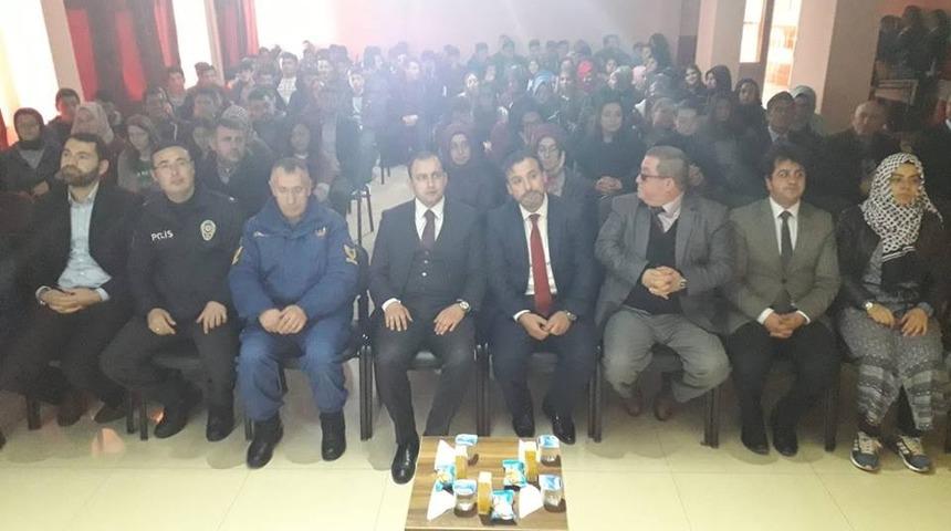 Dumlupınar’da ’’İslam ve gençlik’’ konulu konferansı