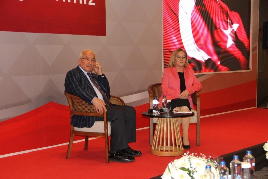 Kocamaz ve Yılmaz, Mersin iş d&uuml;nyasına projelerini anlattı