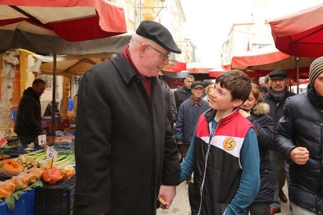 Kazım Kurt pazar ziyaretlerine devam ediyor